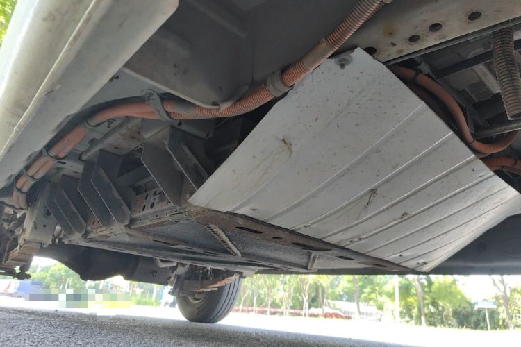 Used Dongfeng Yufeng EM26 2023 Standard Edition 41.472 kWh Henan Lithium Power Chassis Front Right