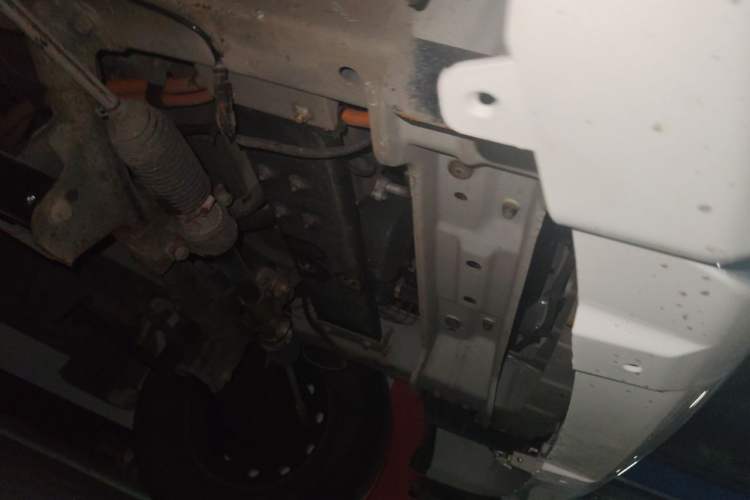 Used Dongfeng Yufeng EM26 2023 Standard Edition 41.472 kWh Henan Lithium Power Chassis Front Right