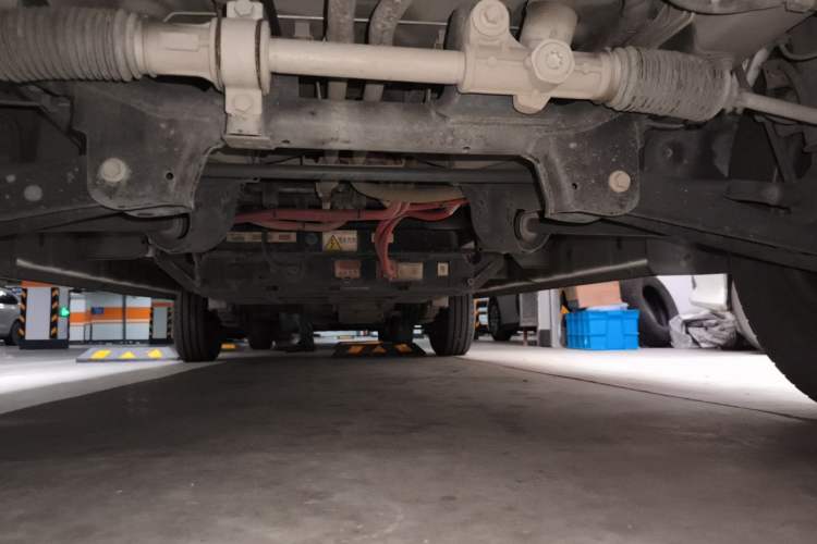 Used Dongfeng Yufeng EM26 2023 High-End Model 41.86 kWh CATL Chassis Front