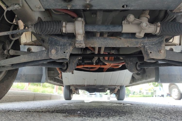 Used Dongfeng Yufeng EM26 2023 Standard Edition 41.472 kWh Henan Lithium Power Chassis Front