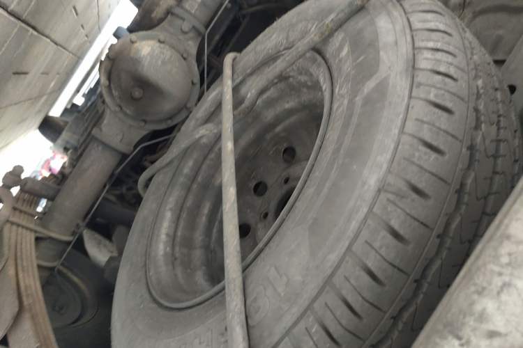 Used Dongfeng Yufeng EM26 2023 High-End Model 41.86 kWh CATL Chassis Rear