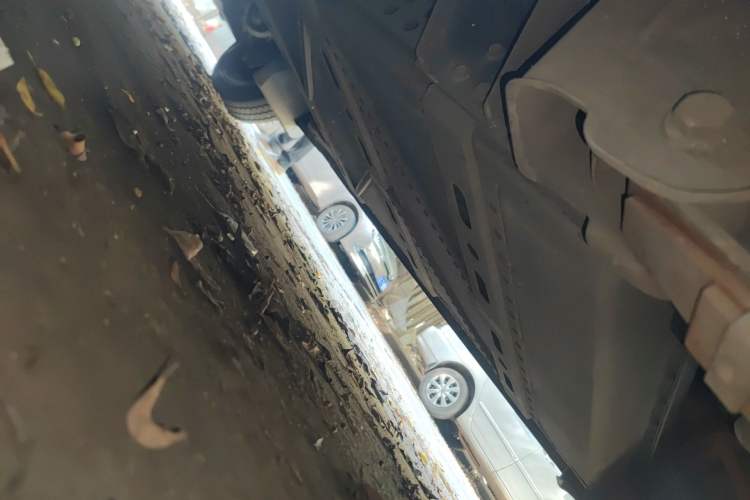 Used Dongfeng Yufeng EM26 2023 Standard Edition 41.472 kWh Henan Lithium Power Chassis Rear Left