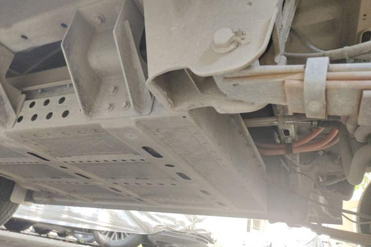 Used Dongfeng Yufeng EM26 2023 High-End Model 41.86 kWh CATL Chassis Rear Left