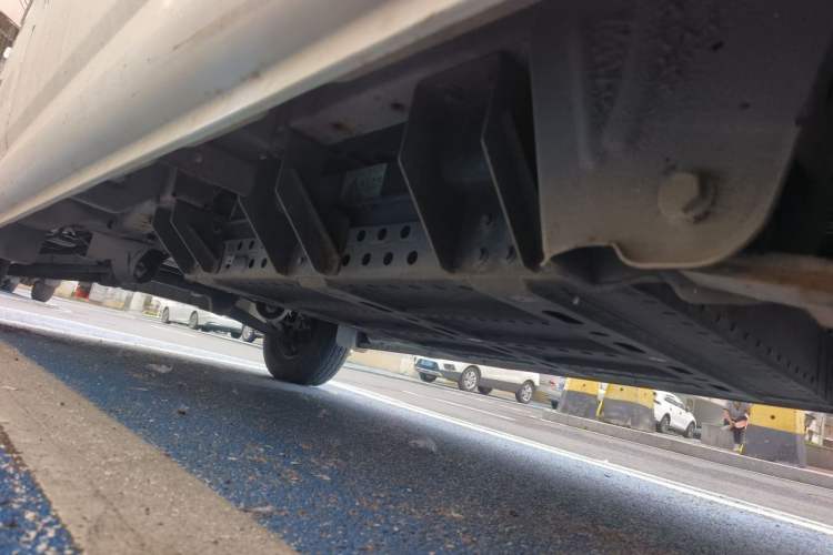 Used Dongfeng Yufeng EM26 2023 High-End Model 41.86 kWh CATL Chassis Rear Left