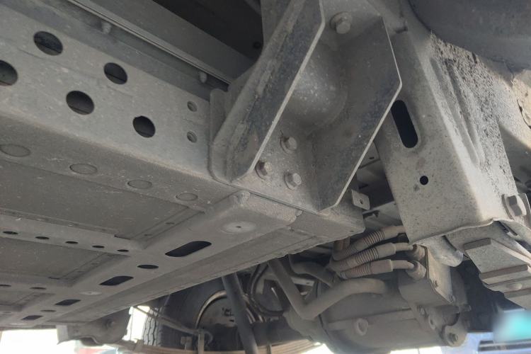 Used Dongfeng Yufeng EM26 2023 High-End Model 41.86 kWh CATL Chassis Rear Left