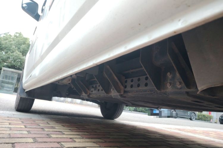 Used Dongfeng Yufeng EM26 2023 Standard Edition 41.472 kWh Henan Lithium Power Chassis Rear Left