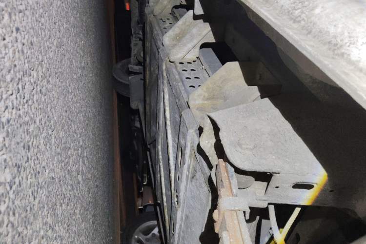 Used Dongfeng Yufeng EM26 2023 Standard Edition 41.472 kWh Henan Lithium Power Chassis Rear Left