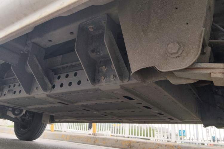 Used Dongfeng Yufeng EM26 2023 High-End Model 41.86 kWh CATL Chassis Rear Left
