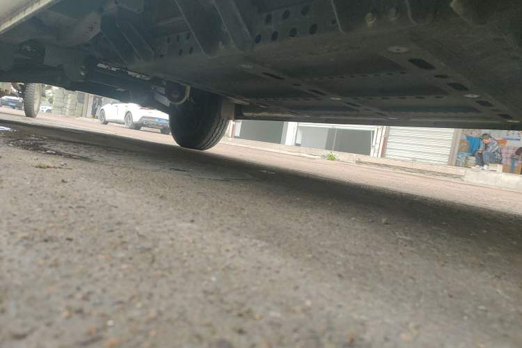 Used Dongfeng Yufeng EM26 2023 High-End Model 41.86 kWh CATL Chassis Rear Left