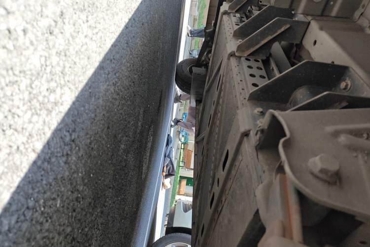 Used Dongfeng Yufeng EM26 2023 Standard Edition 41.472 kWh Henan Lithium Power Chassis Rear Left