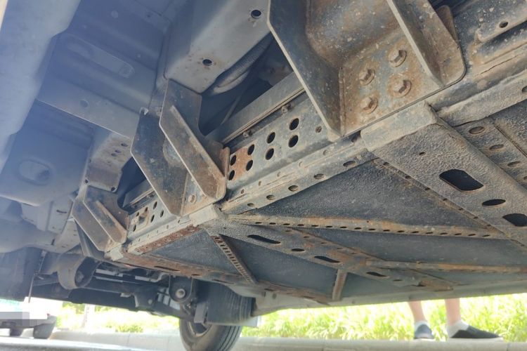 Used Dongfeng Yufeng EM26 2023 Standard Edition 41.472 kWh Henan Lithium Power Chassis Rear Left