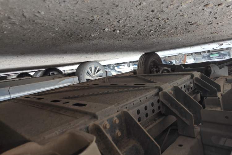 Used Dongfeng Yufeng EM26 2023 Standard Edition 41.472 kWh Henan Lithium Power Chassis Rear Left