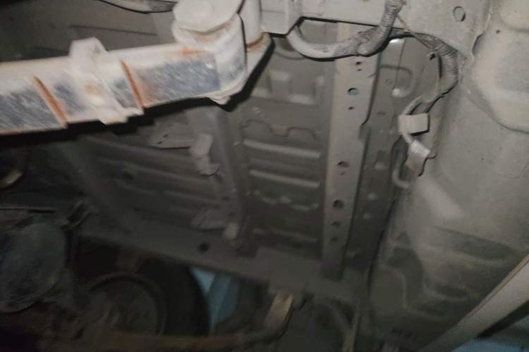 Used Dongfeng Yufeng EM26 2023 Standard Edition 41.472 kWh Henan Lithium Power Chassis Rear Left
