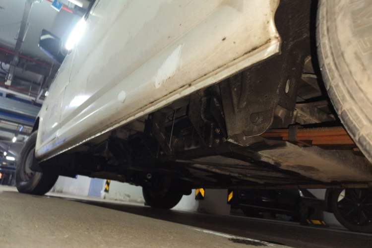 Used Dongfeng Yufeng EM26 2023 Standard Edition 41.472 kWh Henan Lithium Power Chassis Rear Left