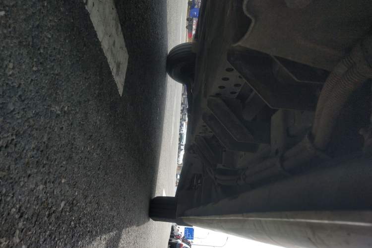 Used Dongfeng Yufeng EM26 2023 High-End Model 41.86 kWh CATL Chassis Rear Right