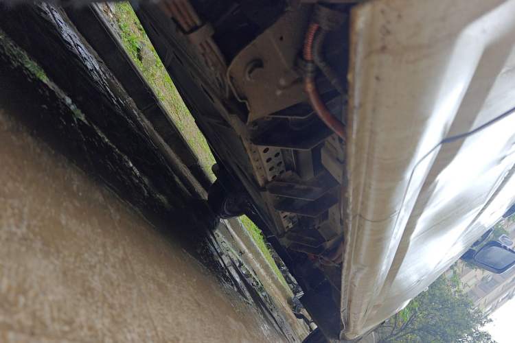 Used Dongfeng Yufeng EM26 2023 Standard Edition 41.472 kWh Henan Lithium Power Chassis Rear Right