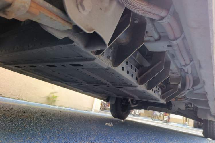 Used Dongfeng Yufeng EM26 2023 High-End Model 41.86 kWh CATL Chassis Rear Right