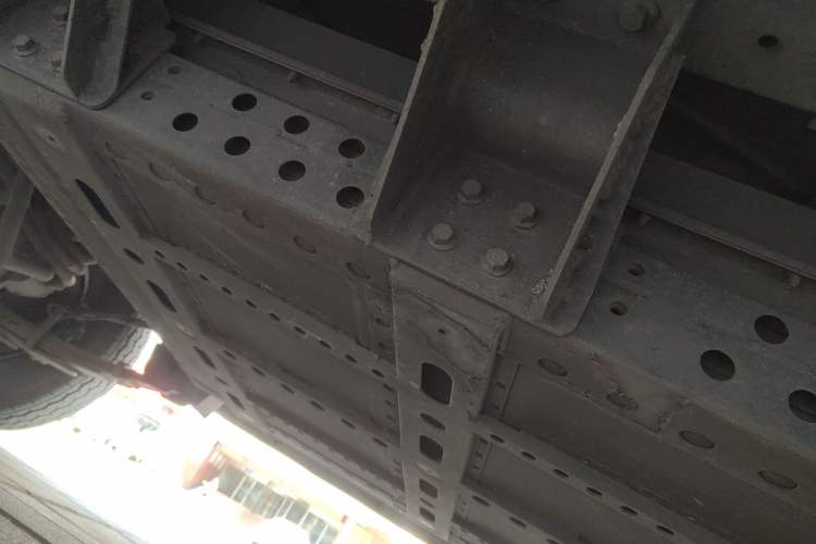 Used Dongfeng Yufeng EM26 2023 High-End Model 41.86 kWh CATL Chassis Rear Right