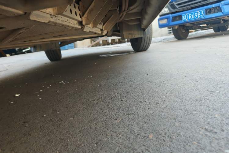 Used Dongfeng Yufeng EM26 2023 Standard Edition 41.472 kWh Henan Lithium Power Chassis Rear Right