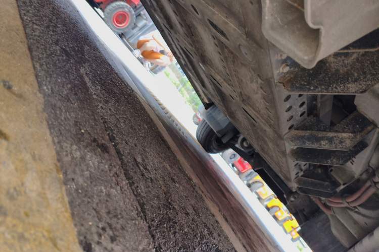 Used Dongfeng Yufeng EM26 2023 High-End Model 41.86 kWh CATL Chassis Rear Right