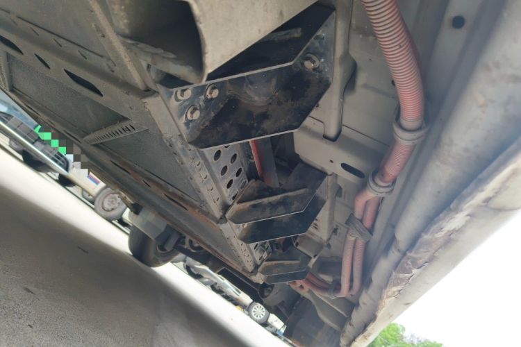 Used Dongfeng Yufeng EM26 2023 Standard Edition 41.472 kWh Henan Lithium Power Chassis Rear Right