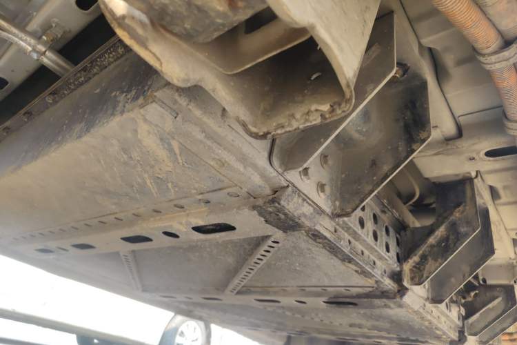 Used Dongfeng Yufeng EM26 2023 Standard Edition 41.472 kWh Henan Lithium Power Chassis Rear Right