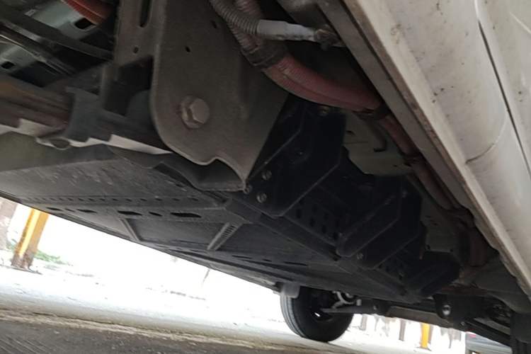 Used Dongfeng Yufeng EM26 2023 Standard Edition 41.472 kWh Henan Lithium Power Chassis Rear Right