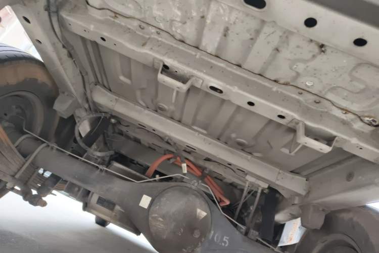 Used Dongfeng Yufeng EM26 2023 Standard Edition 41.472 kWh Henan Lithium Power Chassis Rear