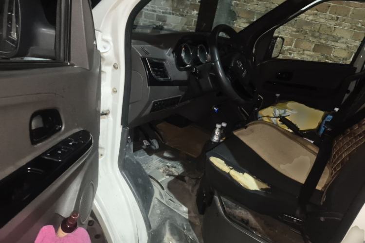 Used Dongfeng Yufeng EM26 2023 Standard Edition 41.472 kWh Henan Lithium Power Driver Seat