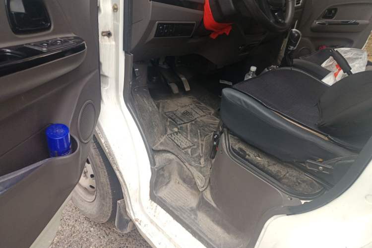 Used Dongfeng Yufeng EM26 2023 Standard Edition 41.472 kWh Henan Lithium Power Driver Seat