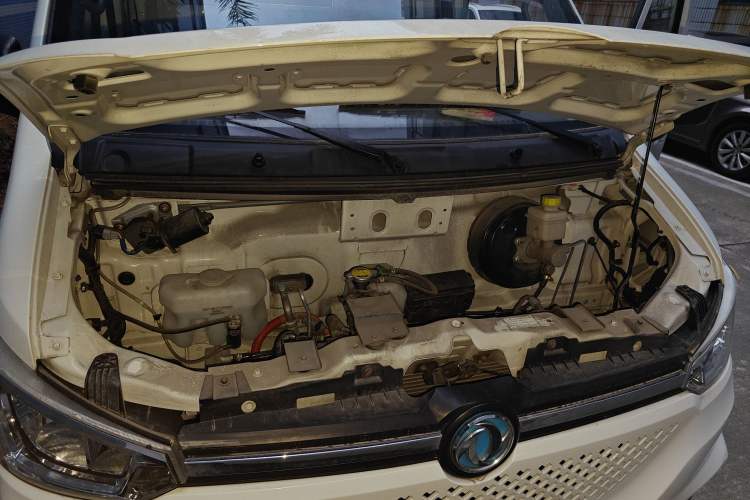 Used Dongfeng Yufeng EM26 2023 High-End Model 41.86 kWh CATL Engine Bay