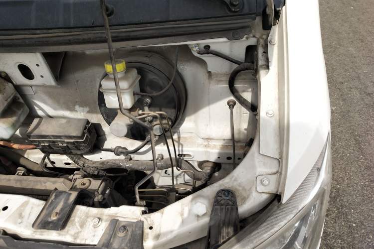 Used Dongfeng Yufeng EM26 2023 High-End Model 41.86 kWh CATL Engine Bay Left
