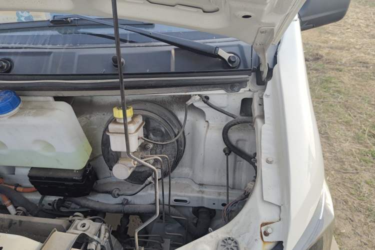 Used Dongfeng Yufeng EM26 2023 Standard Edition 41.472 kWh Henan Lithium Power Engine Bay Left