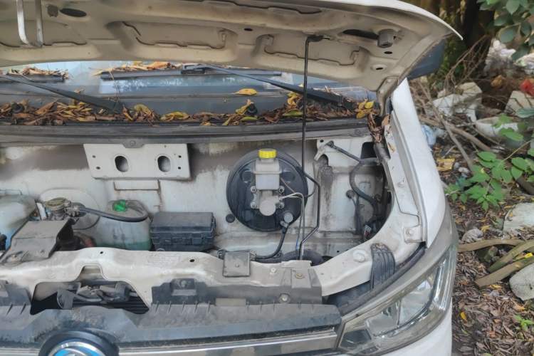 Used Dongfeng Yufeng EM26 2023 Standard Edition 41.472 kWh Henan Lithium Power Engine Bay Left