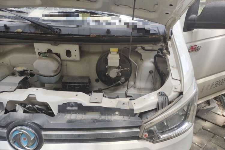 Used Dongfeng Yufeng EM26 2023 High-End Model 41.86 kWh CATL Engine Bay Left