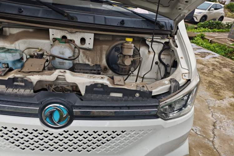 Used Dongfeng Yufeng EM26 2023 Standard Edition 41.472 kWh Henan Lithium Power Engine Bay Left