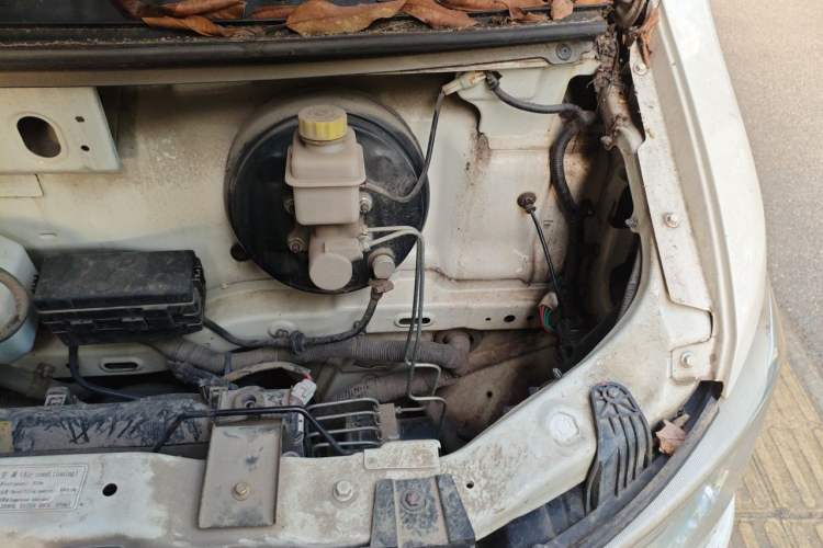 Used Dongfeng Yufeng EM26 2023 Standard Edition 41.472 kWh Henan Lithium Power Engine Bay Left