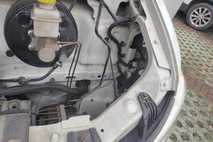 Used Dongfeng Yufeng EM26 2023 Standard Edition 41.472 kWh Henan Lithium Power Engine Bay Left