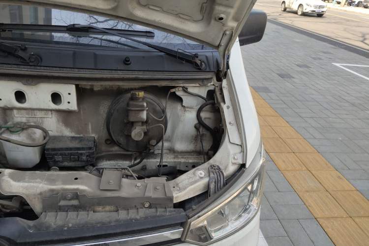 Used Dongfeng Yufeng EM26 2023 High-End Model 41.86 kWh CATL Engine Bay Left