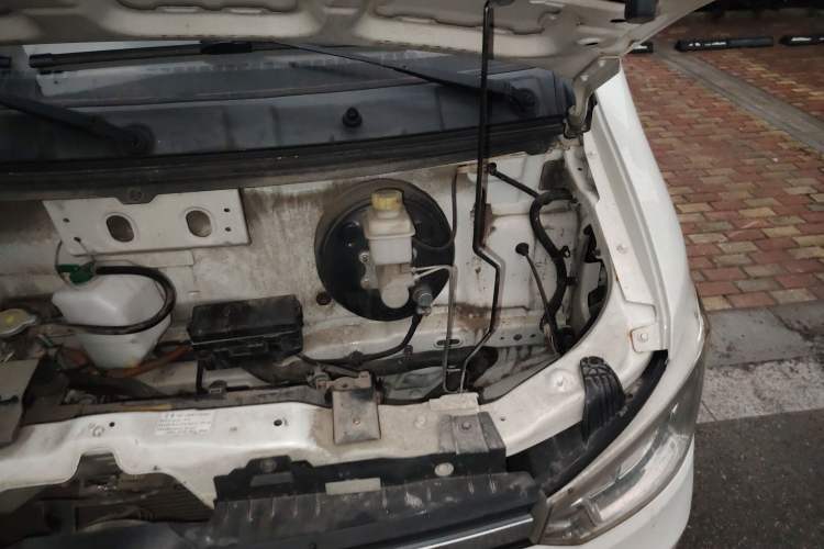 Used Dongfeng Yufeng EM26 2023 Standard Edition 41.472 kWh Henan Lithium Power Engine Bay Left
