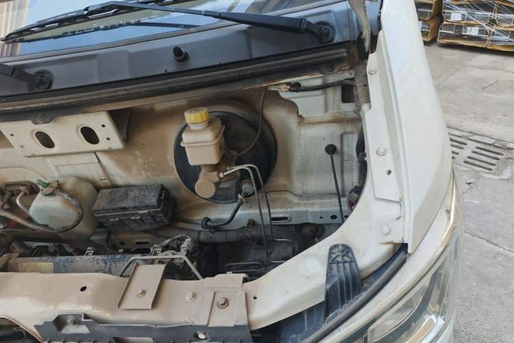 Used Dongfeng Yufeng EM26 2023 Standard Edition 41.472 kWh Henan Lithium Power Engine Bay Left