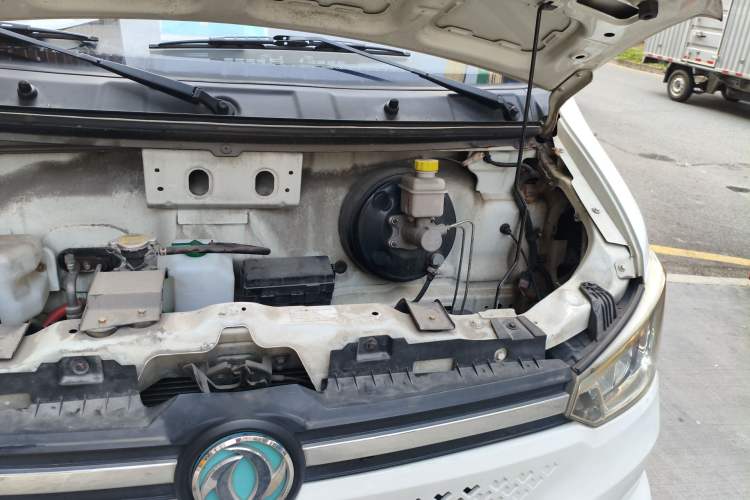 Used Dongfeng Yufeng EM26 2023 High-End Model 41.86 kWh CATL Engine Bay Left