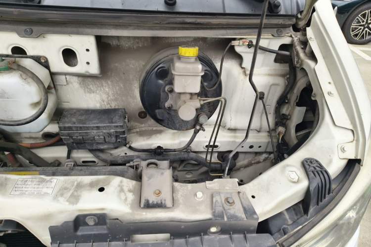 Used Dongfeng Yufeng EM26 2023 Standard Edition 41.472 kWh Henan Lithium Power Engine Bay Left
