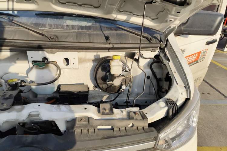 Used Dongfeng Yufeng EM26 2023 Standard Edition 41.472 kWh Henan Lithium Power Engine Bay Left