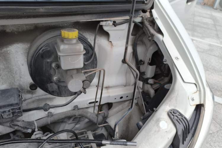 Used Dongfeng Yufeng EM26 2023 High-End Model 41.86 kWh CATL Engine Bay Left