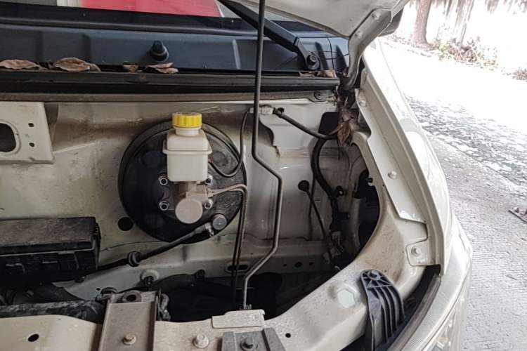 Used Dongfeng Yufeng EM26 2023 Standard Edition 41.472 kWh Henan Lithium Power Engine Bay Left
