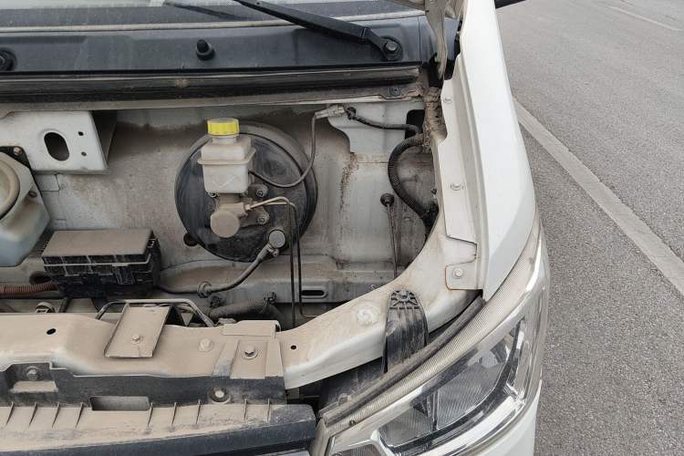 Used Dongfeng Yufeng EM26 2023 High-End Model 41.86 kWh CATL Engine Bay Left