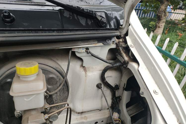 Used Dongfeng Yufeng EM26 2023 High-End Model 41.86 kWh CATL Engine Bay Left