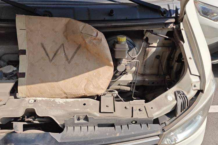 Used Dongfeng Yufeng EM26 2023 Standard Edition 41.472 kWh Henan Lithium Power Engine Bay Left