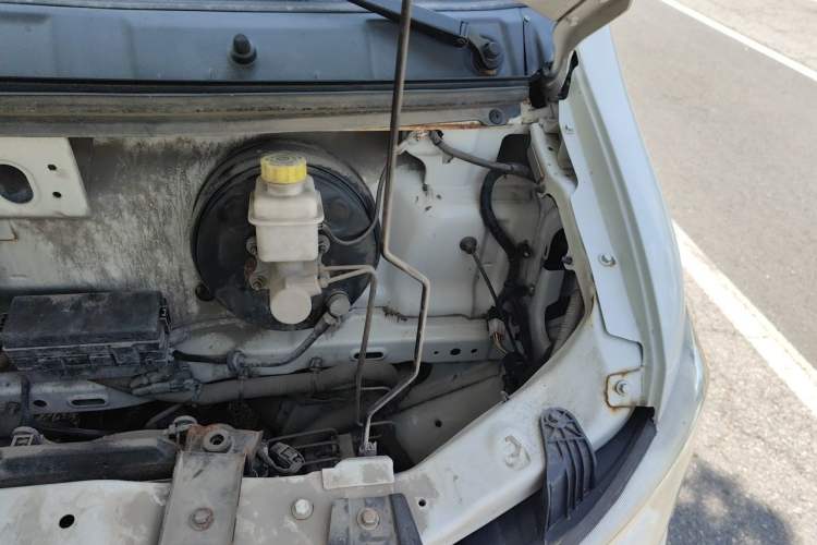 Used Dongfeng Yufeng EM26 2023 Standard Edition 41.472 kWh Henan Lithium Power Engine Bay Left
